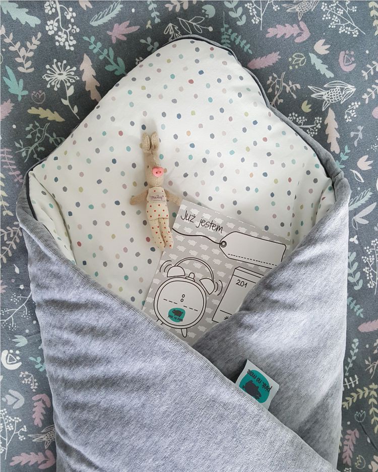 Rożek niemowlęcy 3 w 1 z pieluszką muślinową DOTS WHITE