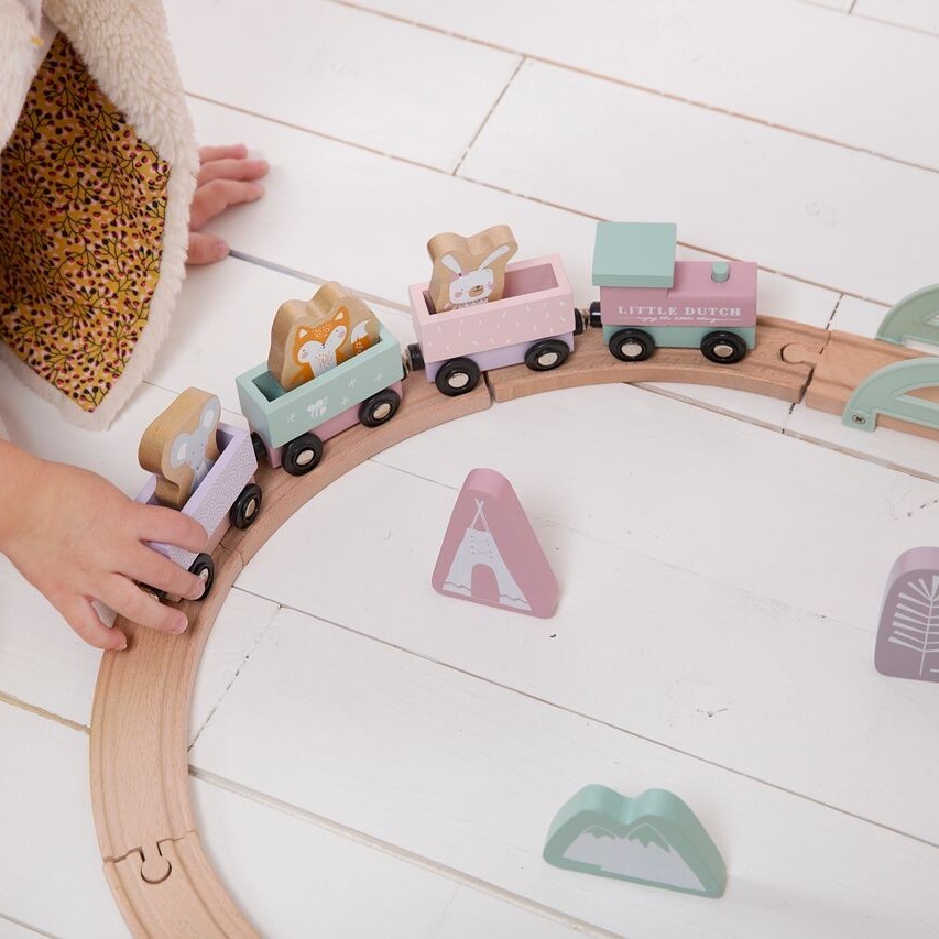 Little Dutch, Pociąg z torami Róż