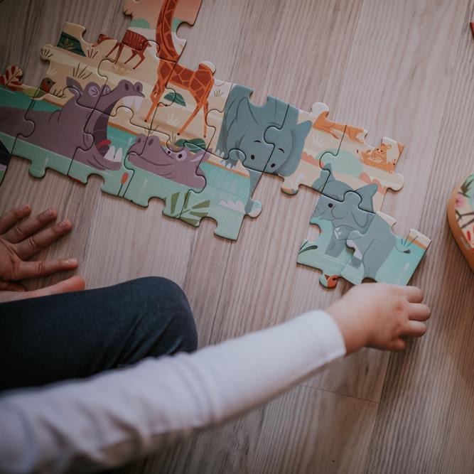 Janod, Puzzle w walizce Rezerwat zwierząt 54 elementy 5+ Janod, Puzzle w walizce Rezerwat zwierząt 54 elementy 5+