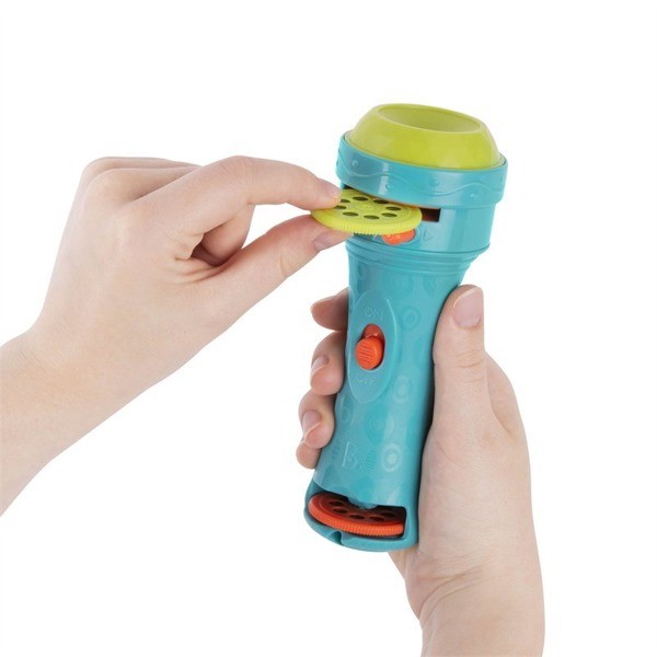 Btoys, Projektor z dwoma wymiennymi nakładkami do wyświetlania (planety i kosmici) Light Me to the Moon Btoys, Projektor z dwoma wymiennymi nakładkami do wyświetlania (planety i kosmici) Light Me to the Moon