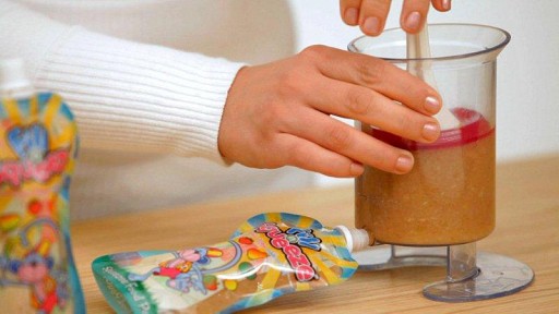 Fill'n Squeeze, zestaw rozszerzony z saszetkami do karmienia dzieci i szczoteczką Fill'n Squeeze, zestaw rozszerzony z saszetkami do karmienia dzieci i szczoteczką