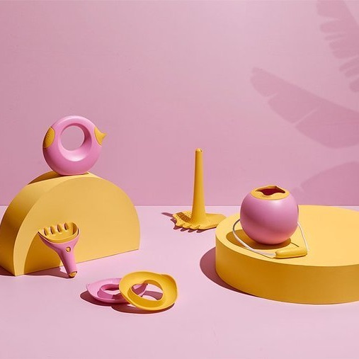 Quut, Zestaw łopatka + grabki Raki Banana Pink Quut, Zestaw łopatka + grabki Raki Banana Pink