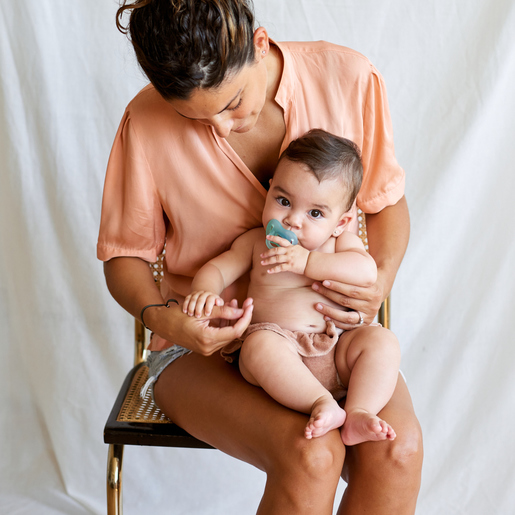 Suavinex, Smoczek 100% silikonowy fizjologiczny SX PRO 6-18M - transparentny Suavinex, Smoczek 100% silikonowy fizjologiczny SX PRO 6-18M - transparentny