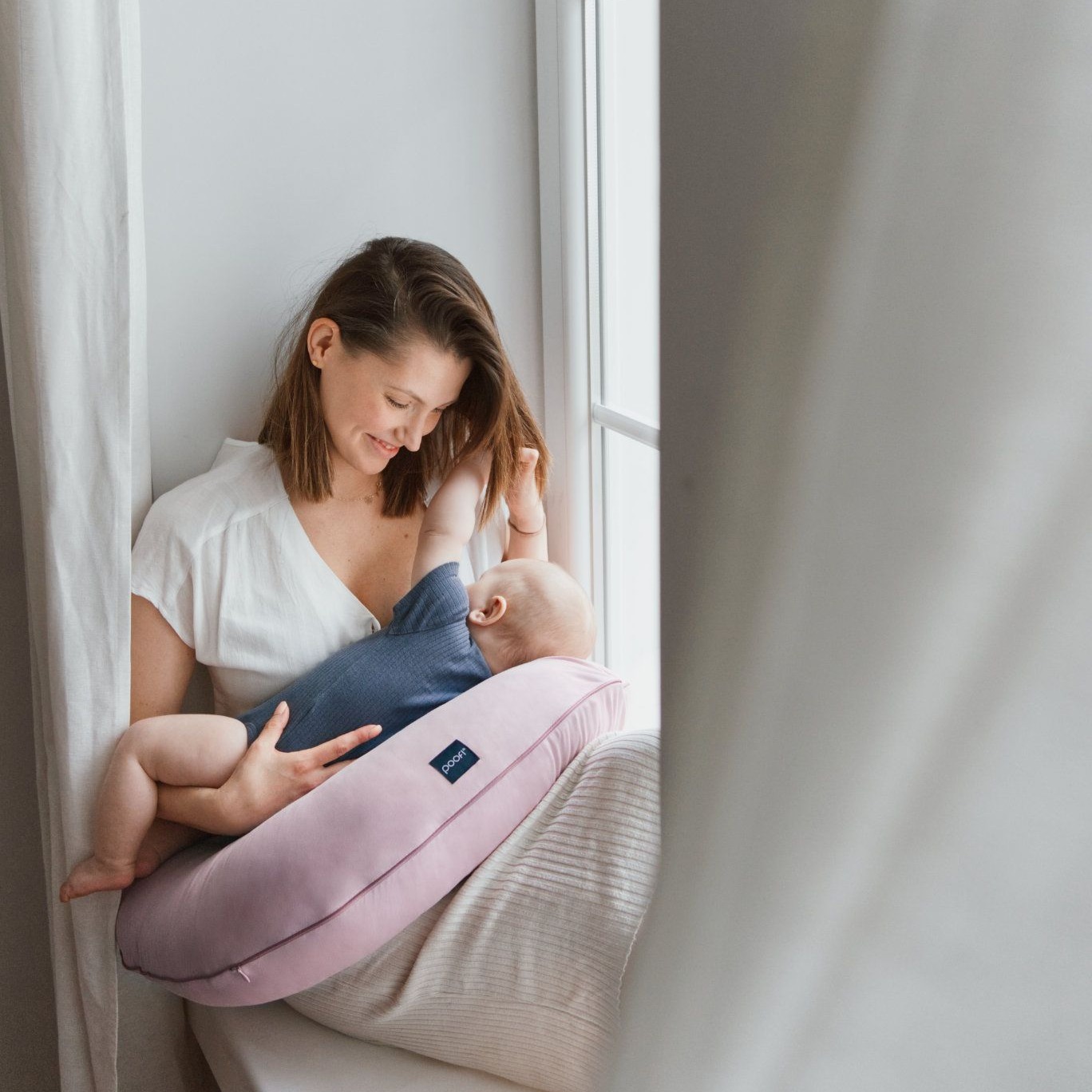 Poofi, Poduszka do karmienia Organic - piwonia Poofi, Poduszka do karmienia Organic - piwonia