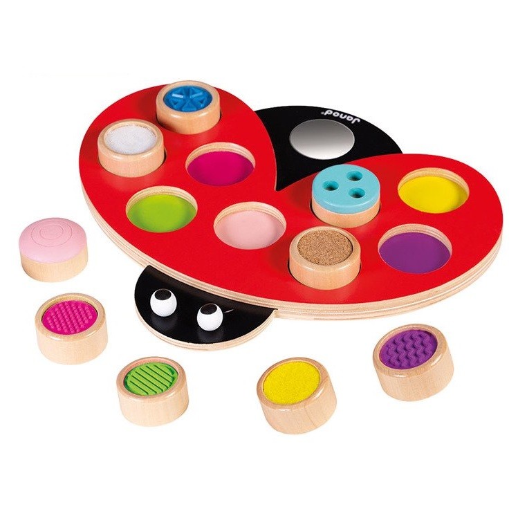 Janod, Układanka drewniana sensoryczna Uczę się przez dotyk Biedronka Janod, Układanka drewniana sensoryczna Uczę się przez dotyk Biedronka