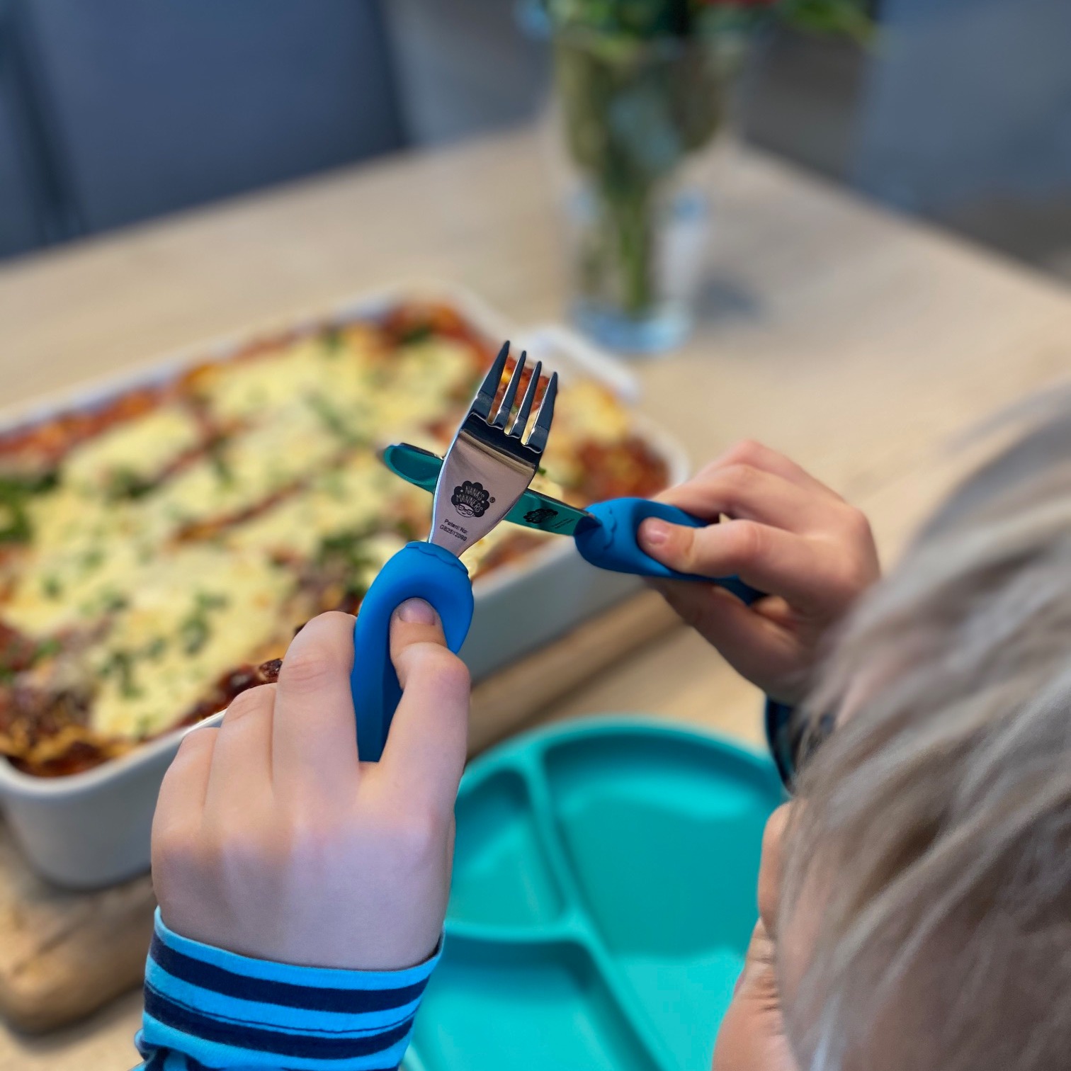 Nana's Manners, Sztućce kształtujące uchwyt sea Etap 3 - Blue