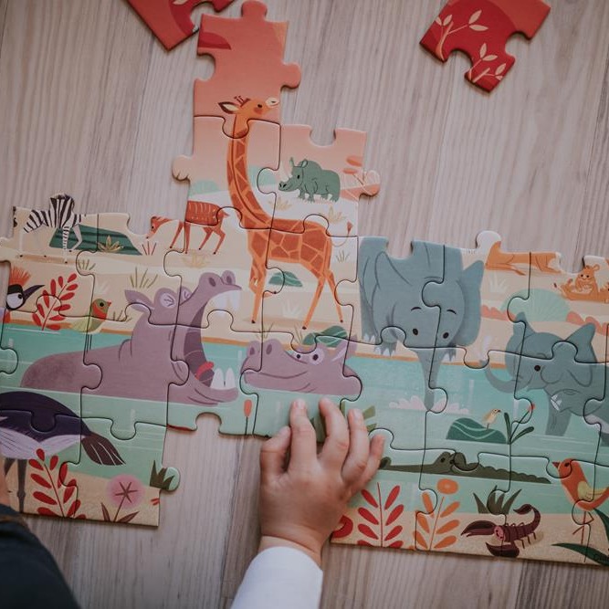 Janod, Puzzle w walizce Rezerwat zwierząt 54 elementy 5+ Janod, Puzzle w walizce Rezerwat zwierząt 54 elementy 5+