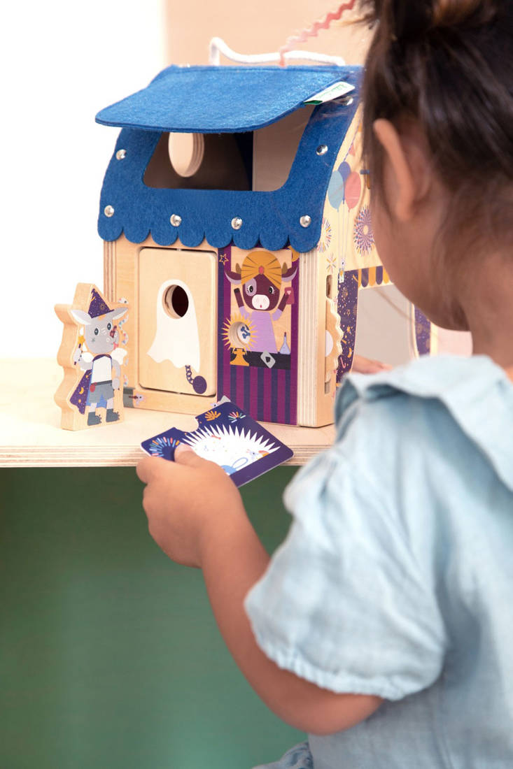 Lilliputiens, Drewniany Domek iluzjonisty 