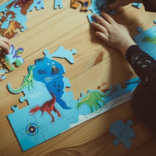 Mudpuppy, Puzzle Świat dinozaurów z elementami w kształcie dinozaurów 80 elementów 5+ Mudpuppy, Puzzle Świat dinozaurów z elementami w kształcie dinozaurów 80 elementów 5+