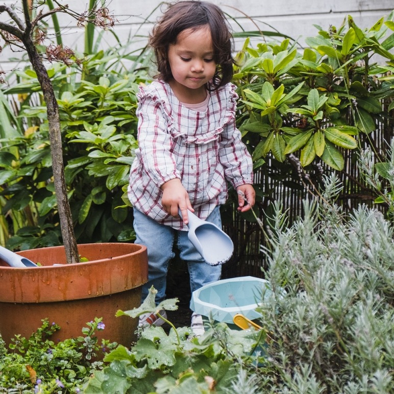 Zsilt, Łopatka i sitko do piasku