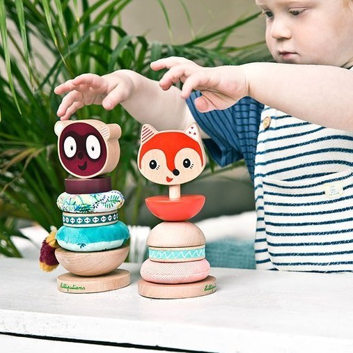 LILLIPUTIENS, Drewniana układanka piramida z miękkimi elementami Lisiczka Alice 12 m+ LILLIPUTIENS, Drewniana układanka piramida z miękkimi elementami Lisiczka Alice 12 m+