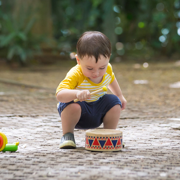 Bębenek drewniany, Plan Toys