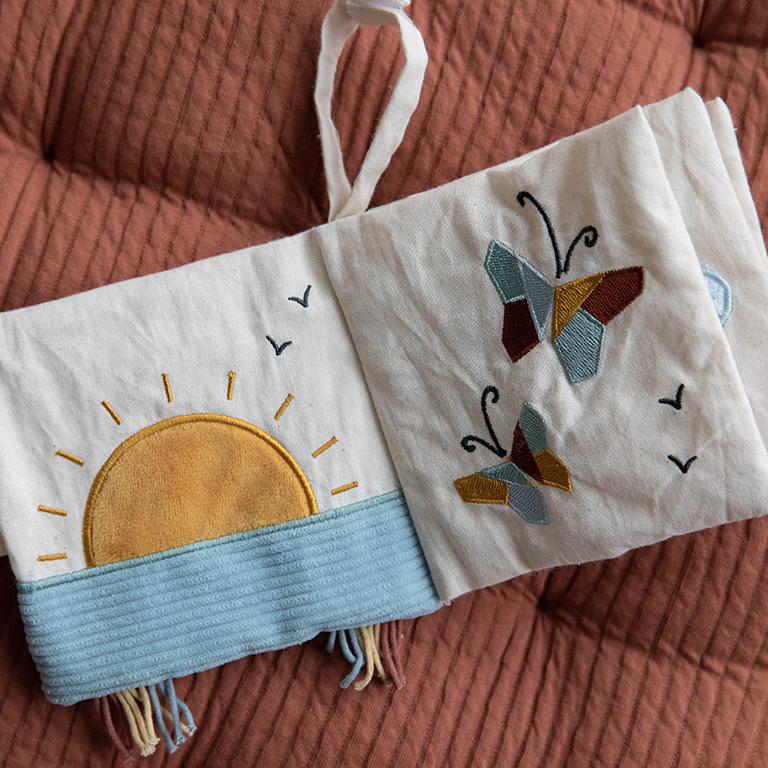 Little Dutch Pure & Nature Książeczka Aktywizująca Tęcza Bio bawełna