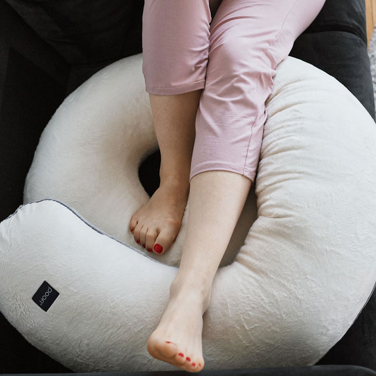 Poofi, poduszka ciążowa kremowo-szara minky