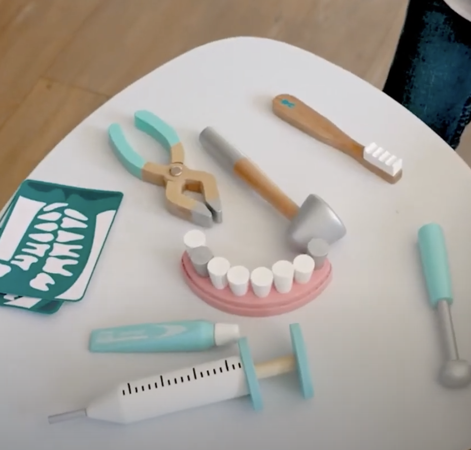 Janod, Zestaw Dentysty z 9 akcesoriami 