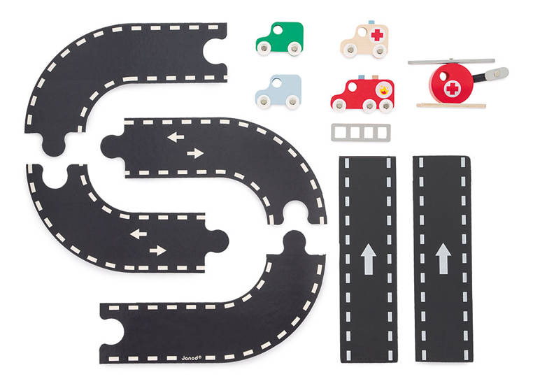 Janod, Drewniana remiza strażacka z 5 akcesoriami Bolid 2+