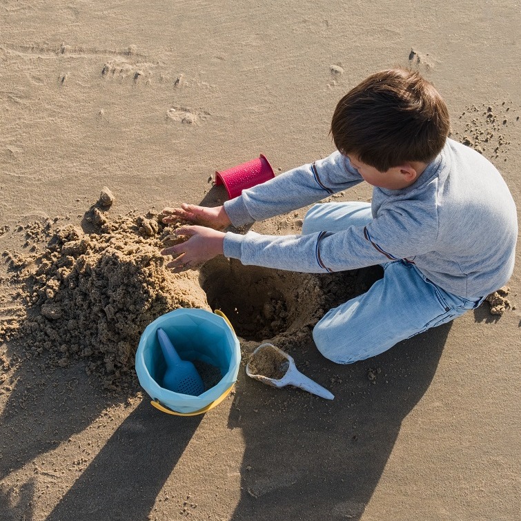 Zsilt, Łopatka i sitko do piasku