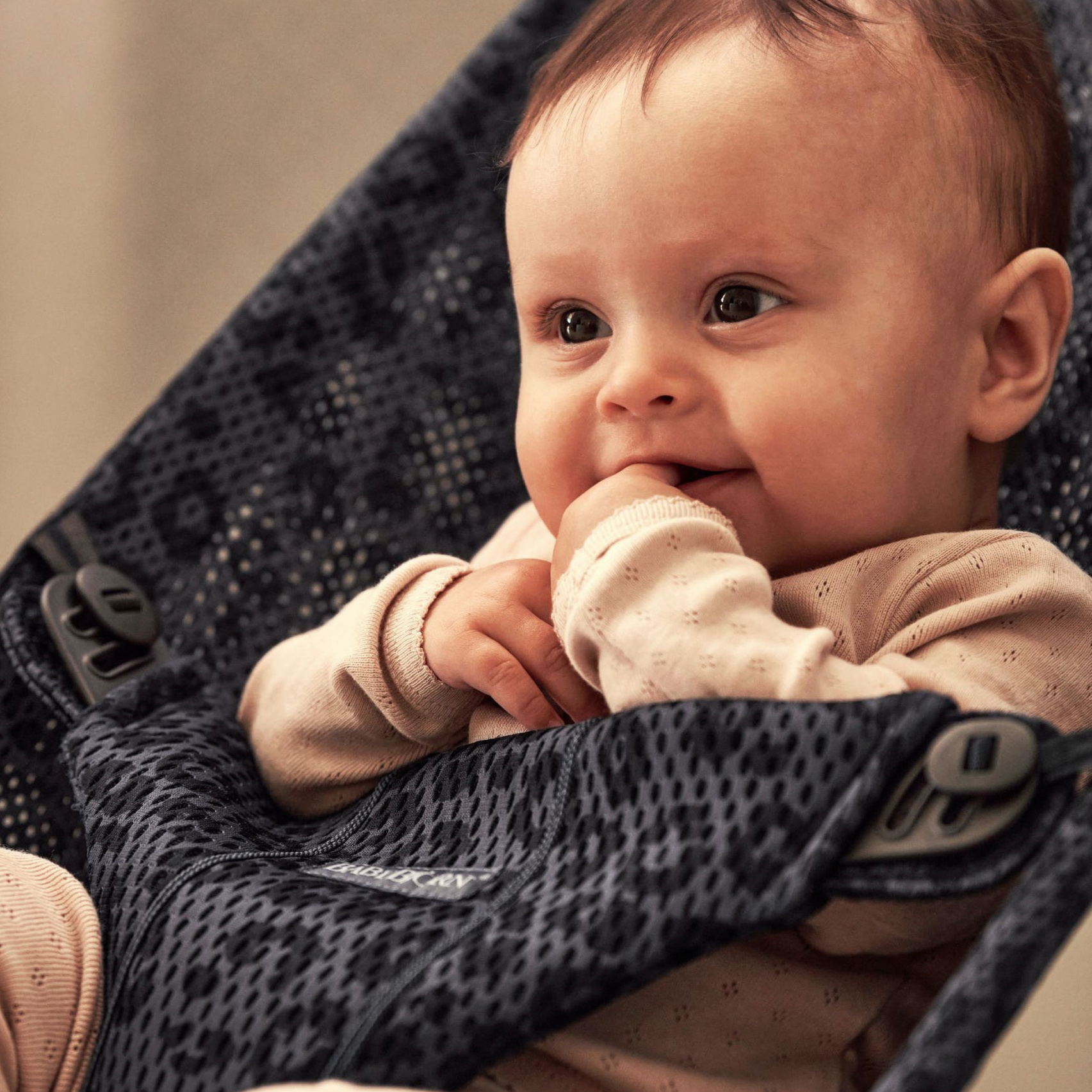 BabyBjorn, leżaczek BLISS MESH - Antracytowy Leopard BabyBjorn, leżaczek BLISS MESH - Antracytowy Leopard