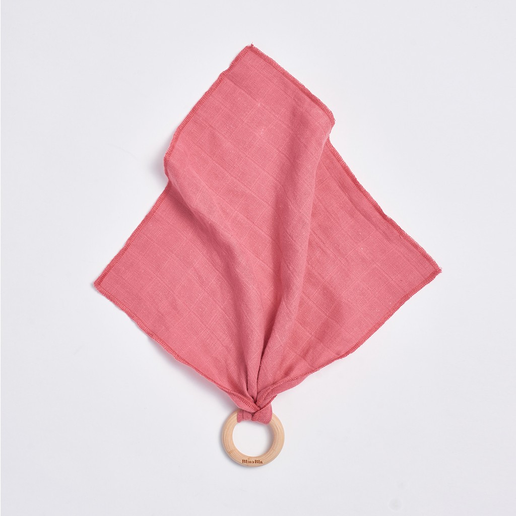 Bimbla, Drewniany gryzaczek z pieluszką Różowy