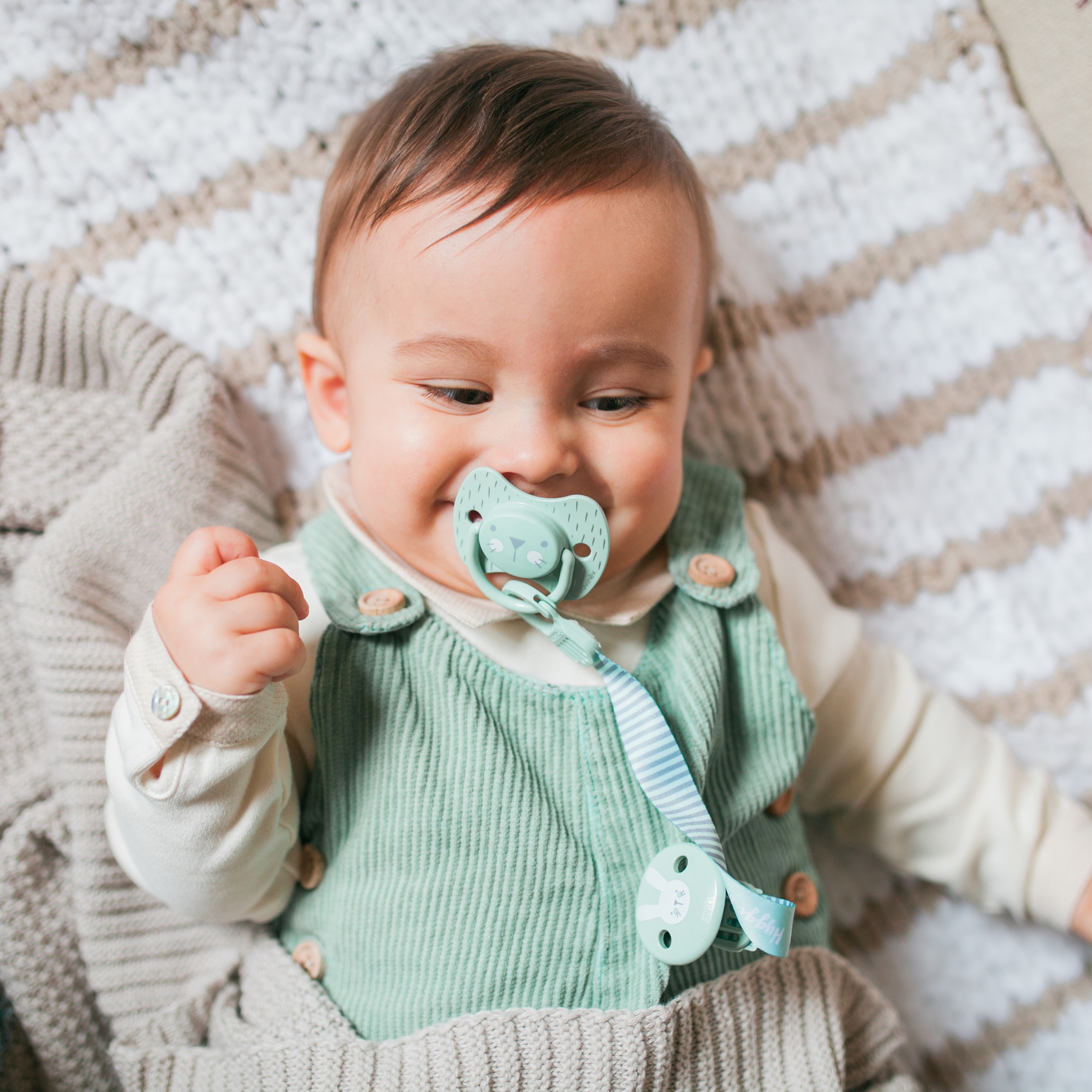 Suavinex, Smoczek fizjologiczny HYGGE 18M+ - kotek miętowy Suavinex, Smoczek fizjologiczny HYGGE 18M+ - kotek miętowy
