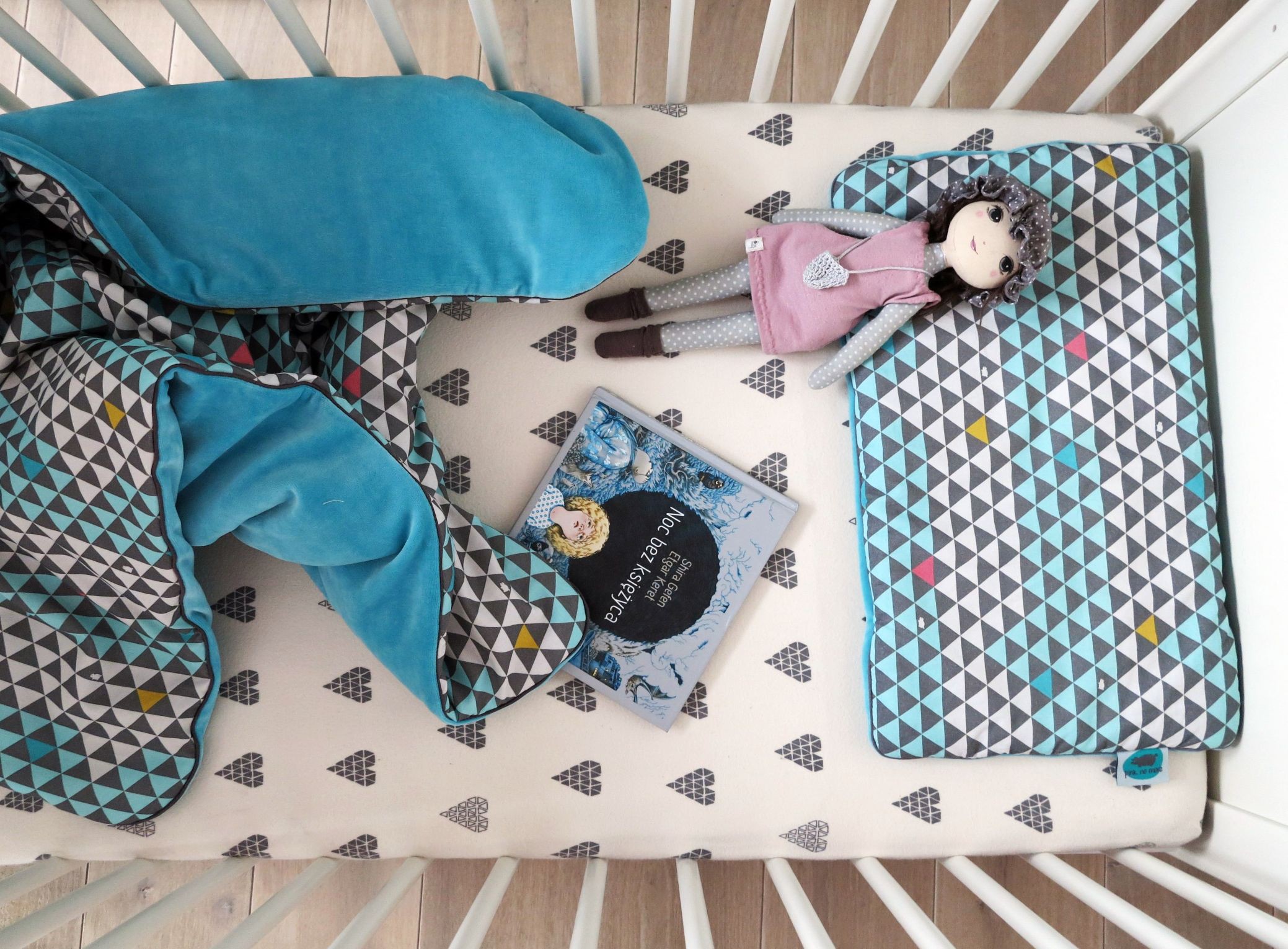 Prześcieradło do łożeczka serca 120x60 cm Prześcieradło do łożeczka serca 120x60 cm