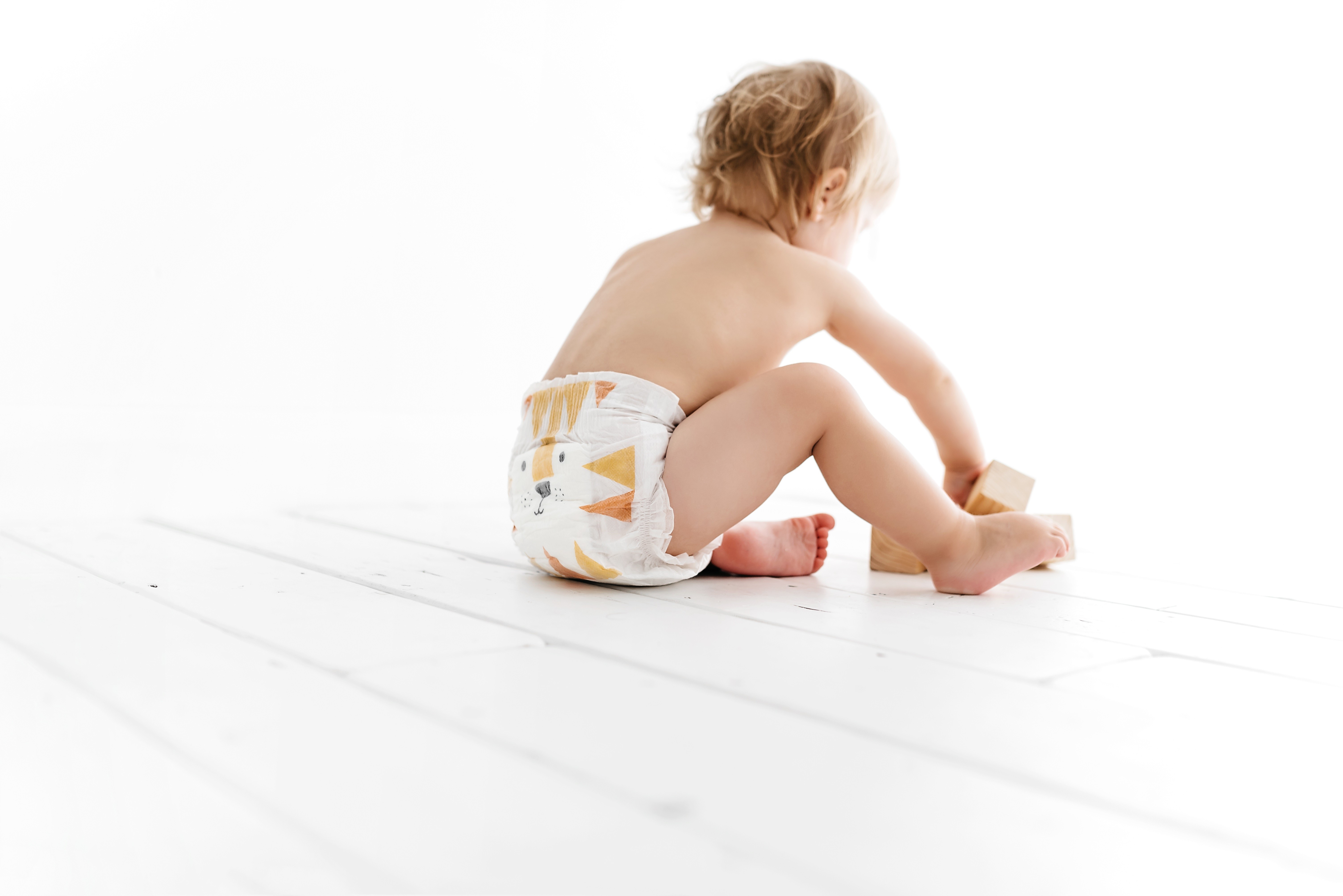 Kit and Kin, Biodegradowalne Pieluszki Jednorazowe Panda Junior (15kg +), Mix Wzorów, 30 szt.