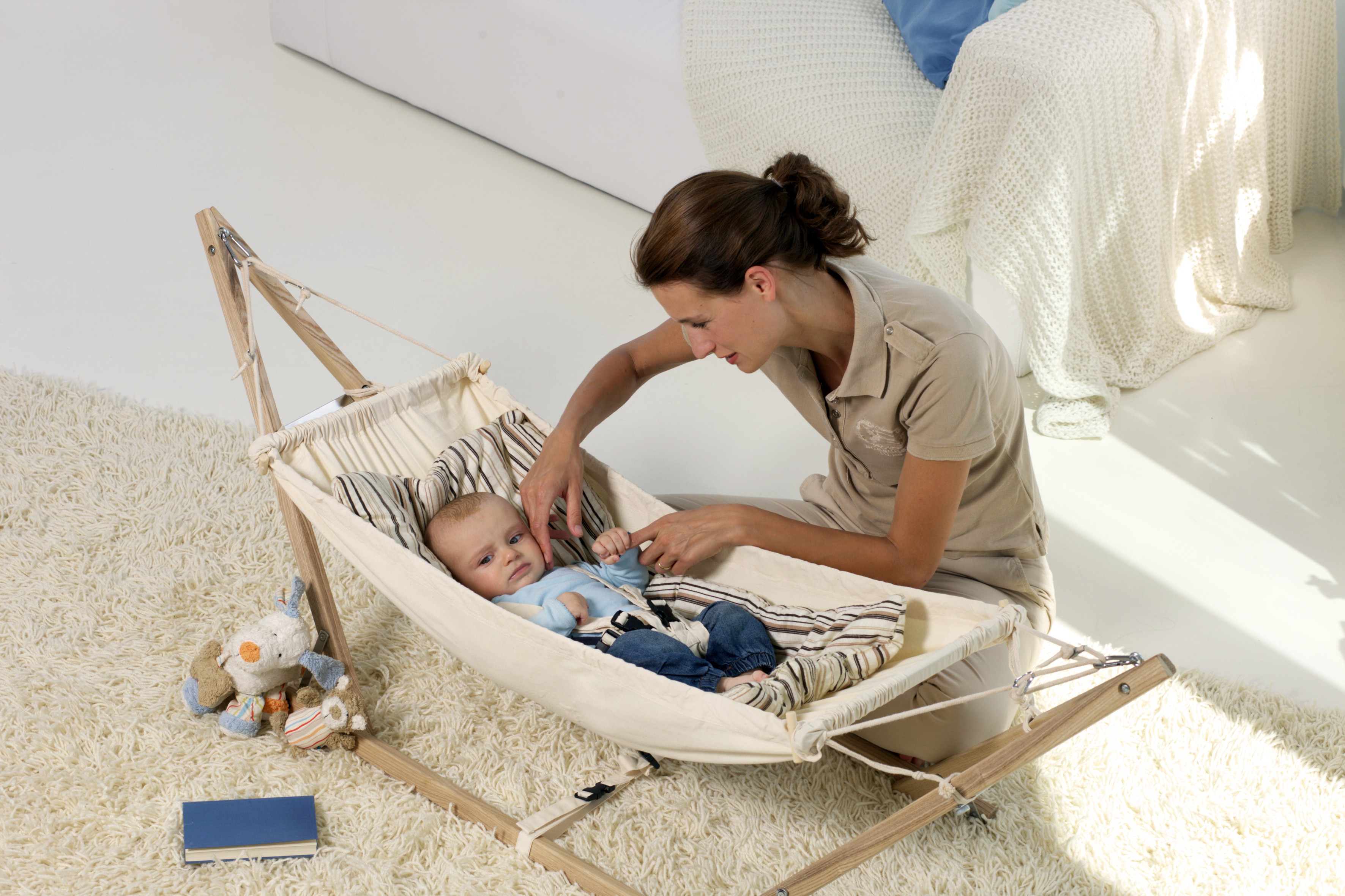 Hamaczek z drewnianym składanym stojakiem Koala