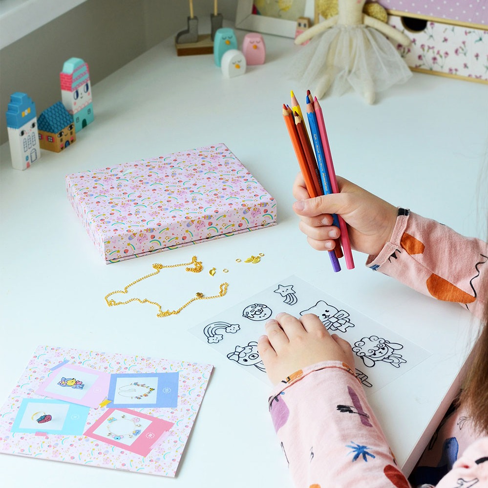 Janod, Zestaw kreatywny do tworzenia biżuterii z kurczliwego plastiku Słodkie zwierzaki Kawaii 7+ Janod, Zestaw kreatywny do tworzenia biżuterii z kurczliwego plastiku Słodkie zwierzaki Kawaii 7+