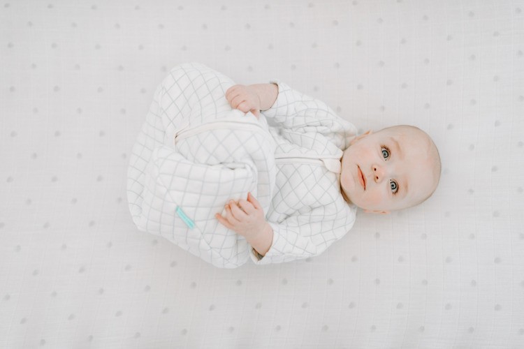 Aden & Anais, bawełniany śpiworek z rękawkami snug fit kremowo – miętowy TOG 1.5, 6-9m