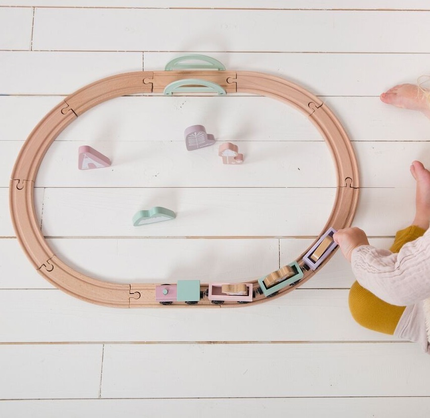 Little Dutch, Pociąg z torami Róż