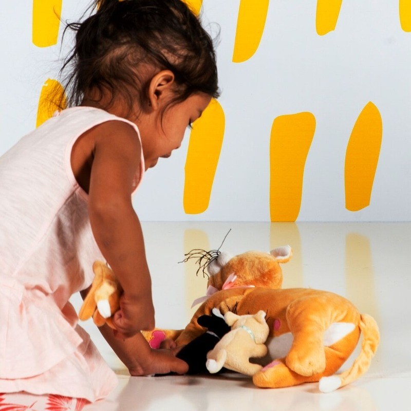 Manhattan Toy, Karmiąca mama kotka, maskotka