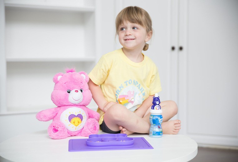 EZPZ, Silikonowy talerzyk z podkładką 2w1 Care Bears™ Mat Miśka Share Bear fioletowy EZPZ, Silikonowy talerzyk z podkładką 2w1 Care Bears™ Mat Miśka Share Bear fioletowy