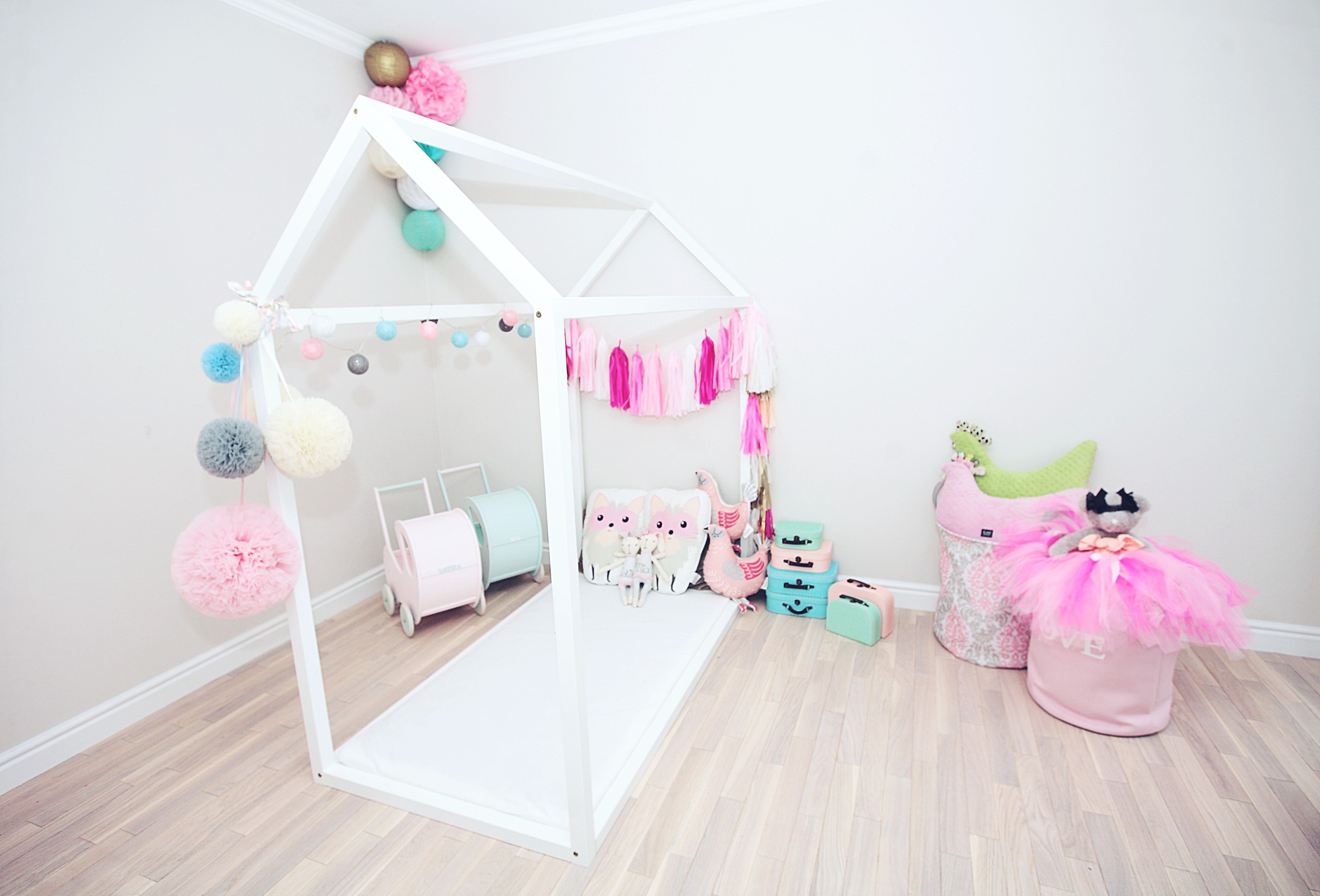 Moon - łóżeczko Domek White Moon - łóżeczko Domek White