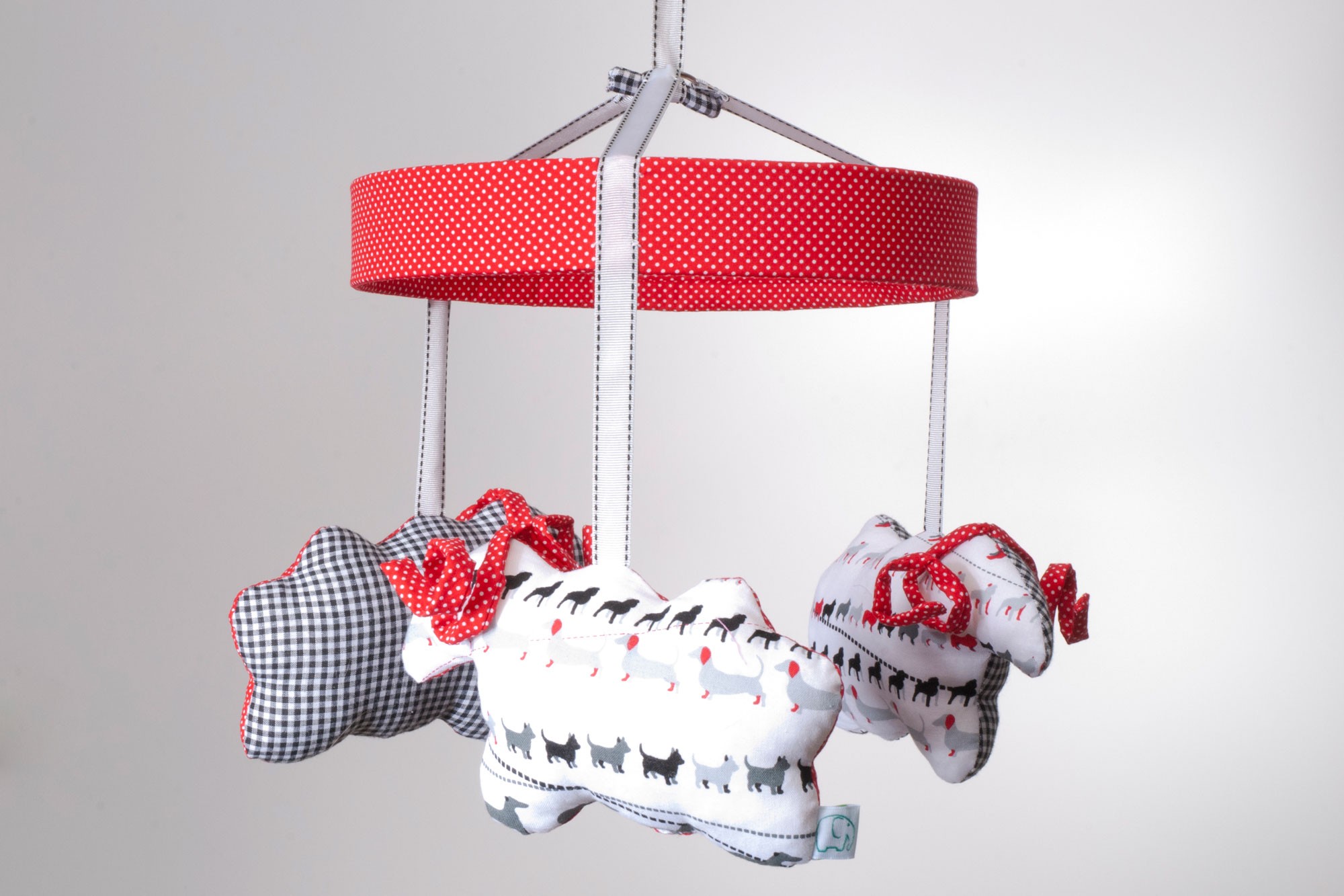 Karuzela nad dziecięce łóżeczko baranki czarno-białe Karuzela nad dziecięce łóżeczko baranki czarno-białe