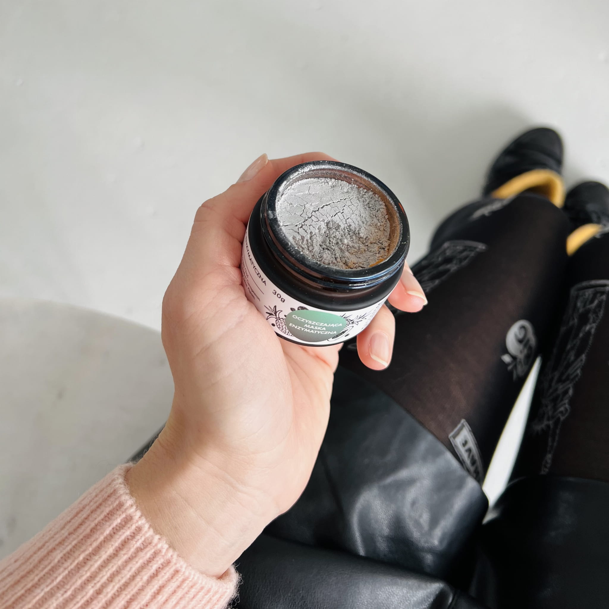 Lullalove, Oczyszczająca maska enzymatyczna z węglem