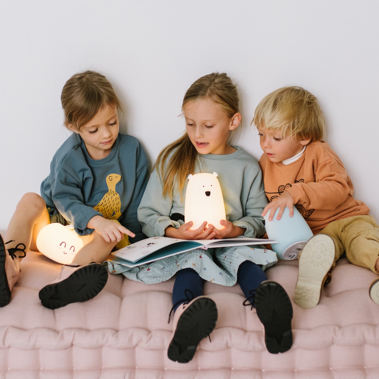 Rabbit&Friends, Lampka miś biała z pilotem Rabbit&Friends, Lampka miś biała z pilotem