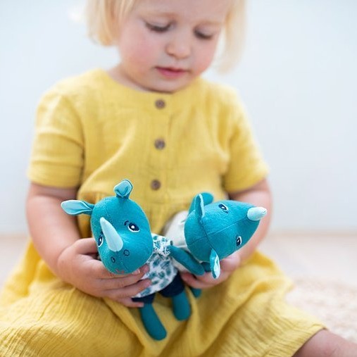 LILLIPUTIENS, Mini - przytulanki rodzina nosorożców z rozkładaną matą Nosorożec Marius 2 lata+ LILLIPUTIENS, Mini - przytulanki rodzina nosorożców z rozkładaną matą Nosorożec Marius 2 lata+