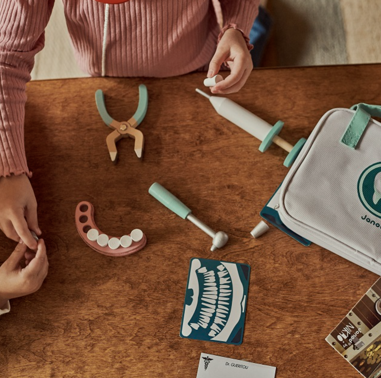 Janod, Zestaw Dentysty z 9 akcesoriami 