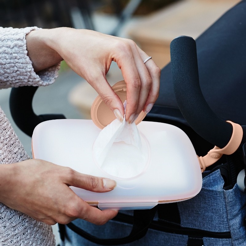 Skip Hop, Pojemnik na mokre chusteczki Swipes Blush Skip Hop, Pojemnik na mokre chusteczki Swipes Blush