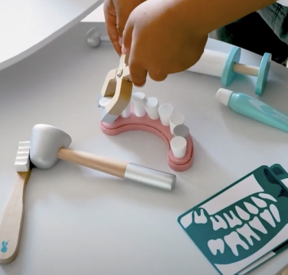 Janod, Zestaw Dentysty z 9 akcesoriami 