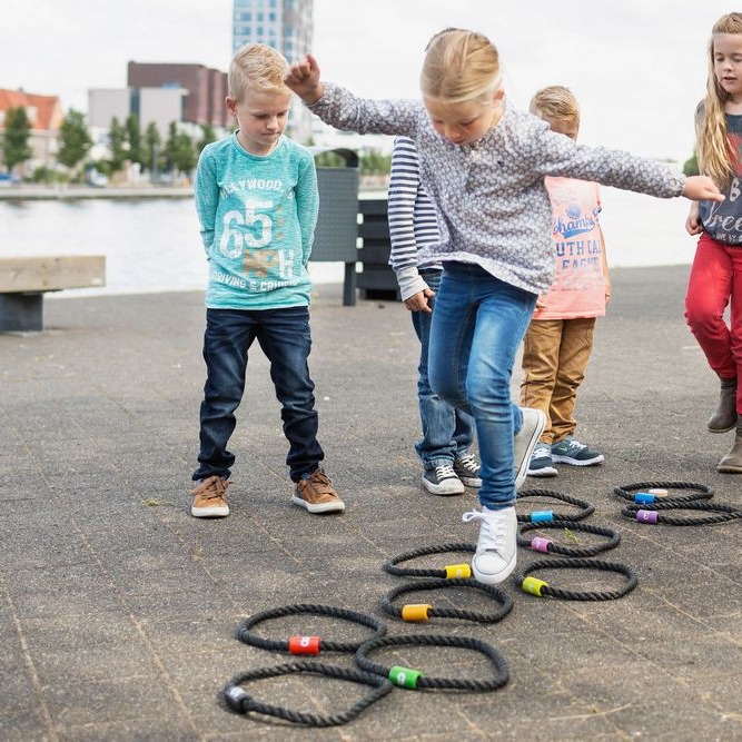 Hop Scotch - gra w klasy