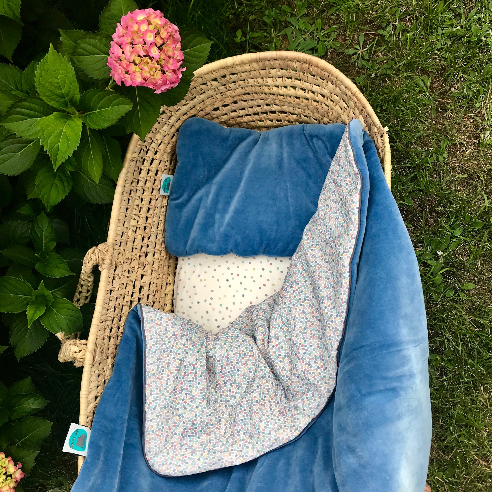 Pink No More, Poduszka Dots&Niebieski Welur