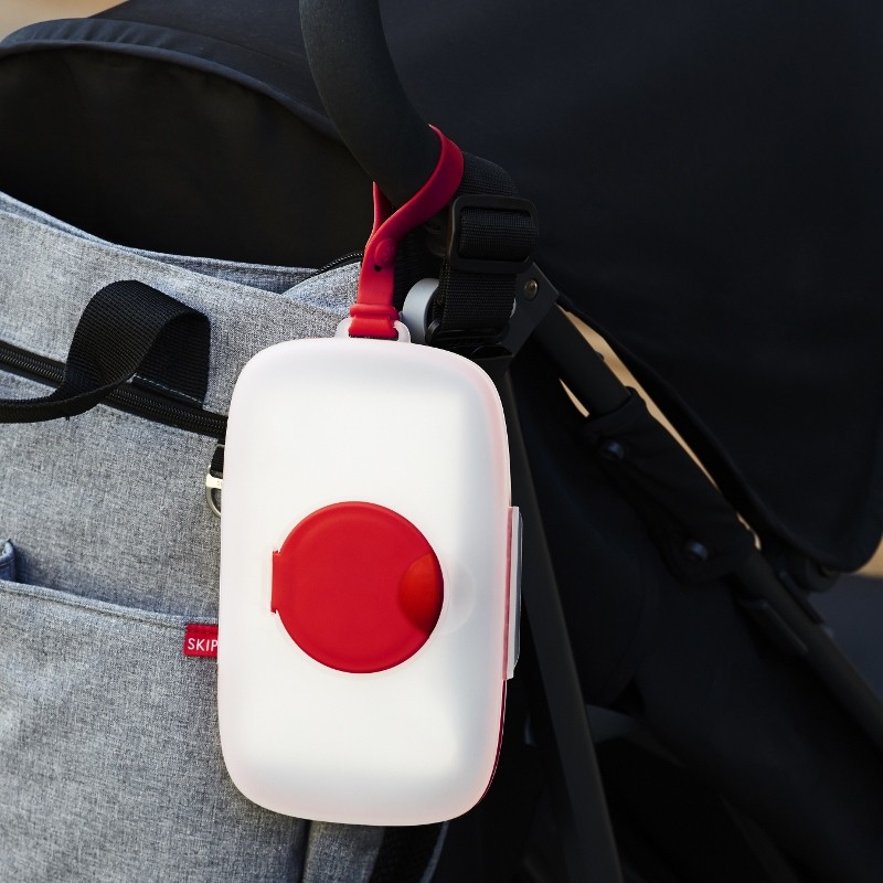 Skip Hop, pojemnik na mokre chusteczki Swipes Red Skip Hop, pojemnik na mokre chusteczki Swipes Red