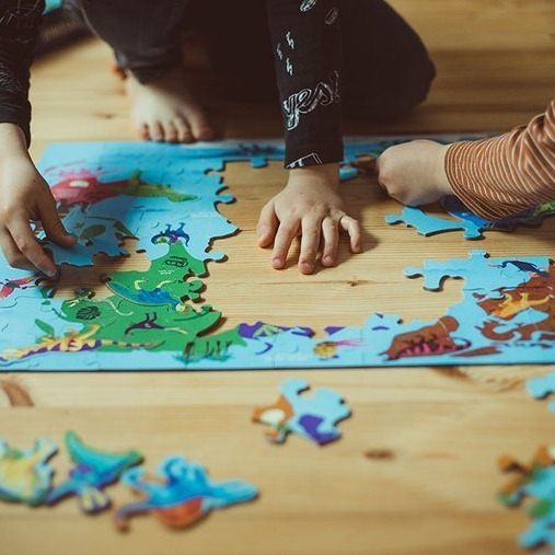 Mudpuppy, Puzzle Świat dinozaurów z elementami w kształcie dinozaurów 80 elementów 5+ Mudpuppy, Puzzle Świat dinozaurów z elementami w kształcie dinozaurów 80 elementów 5+