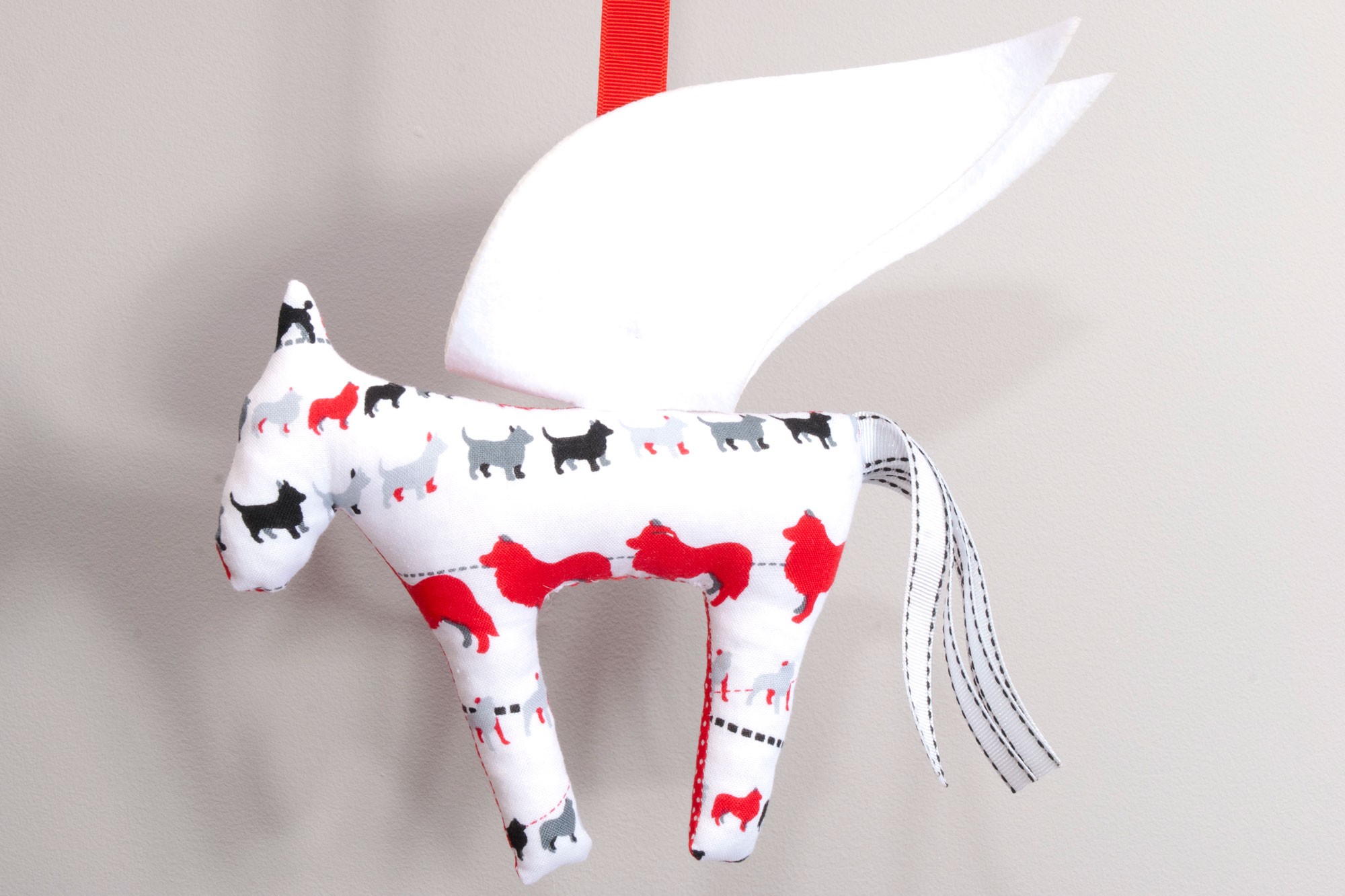 Karuzela nad dziecięce łóżeczko pegazy czarno-białe