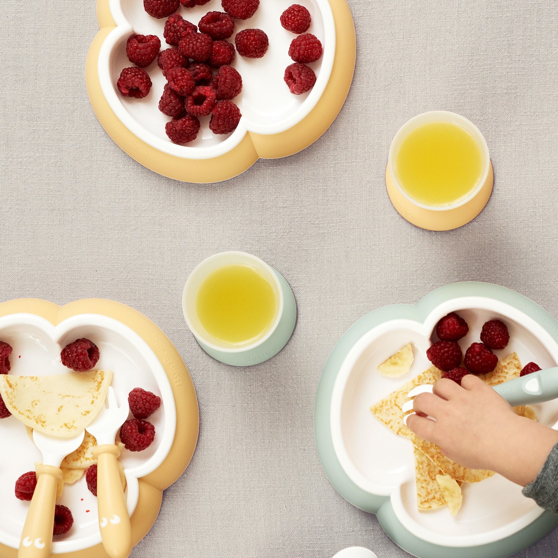 BABYBJORN zestaw do karmienia powder yellow BABYBJORN zestaw do karmienia powder yellow