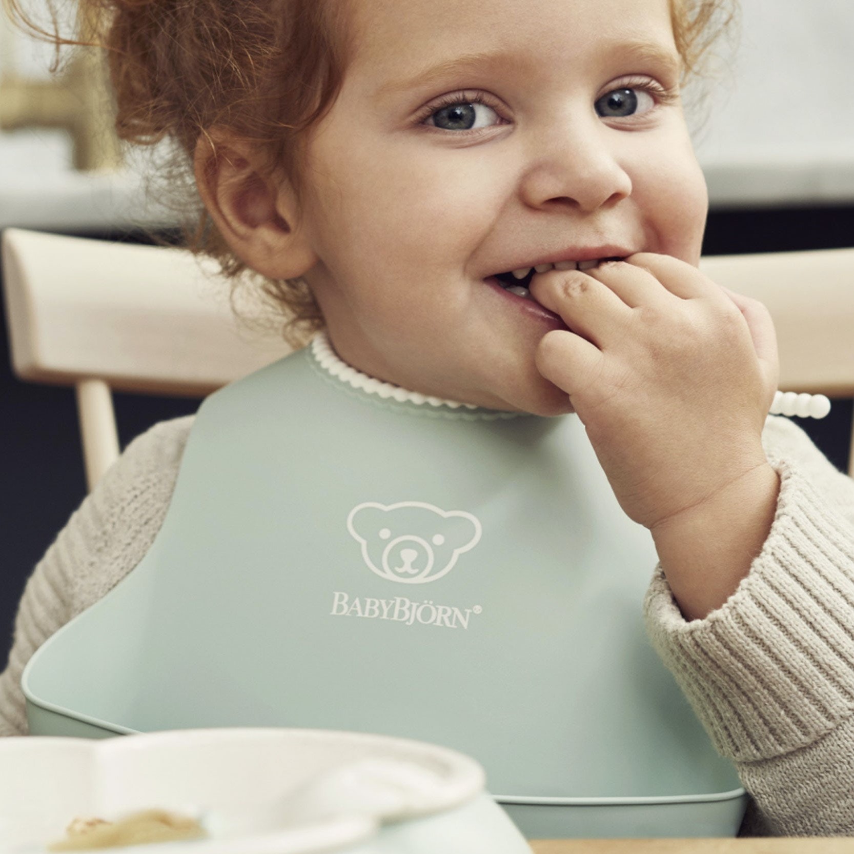 BABYBJORN śliniak powder green