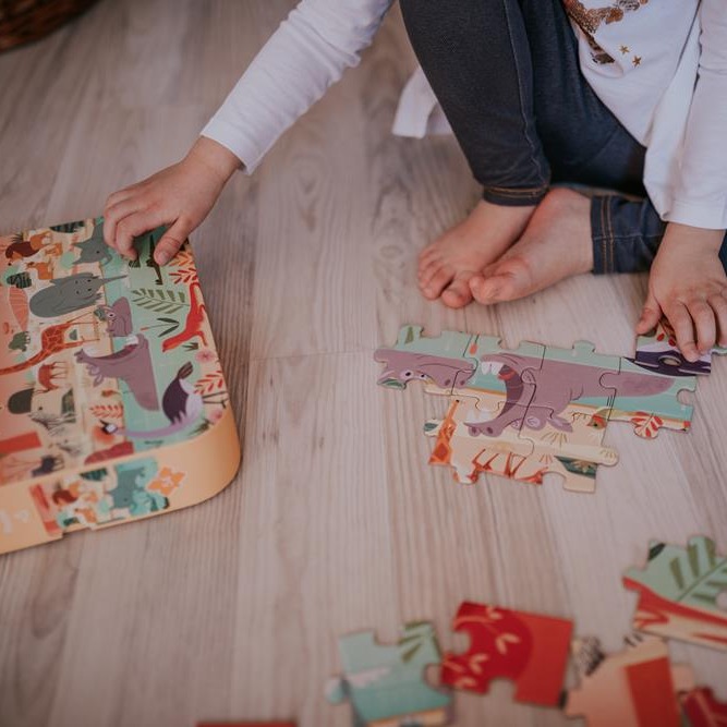 Janod, Puzzle w walizce Rezerwat zwierząt 54 elementy 5+ Janod, Puzzle w walizce Rezerwat zwierząt 54 elementy 5+