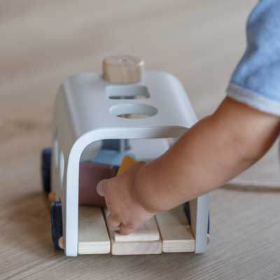 Plan Toys, Autobus - sorter - barwy sadu Plan Toys, Autobus - sorter - barwy sadu