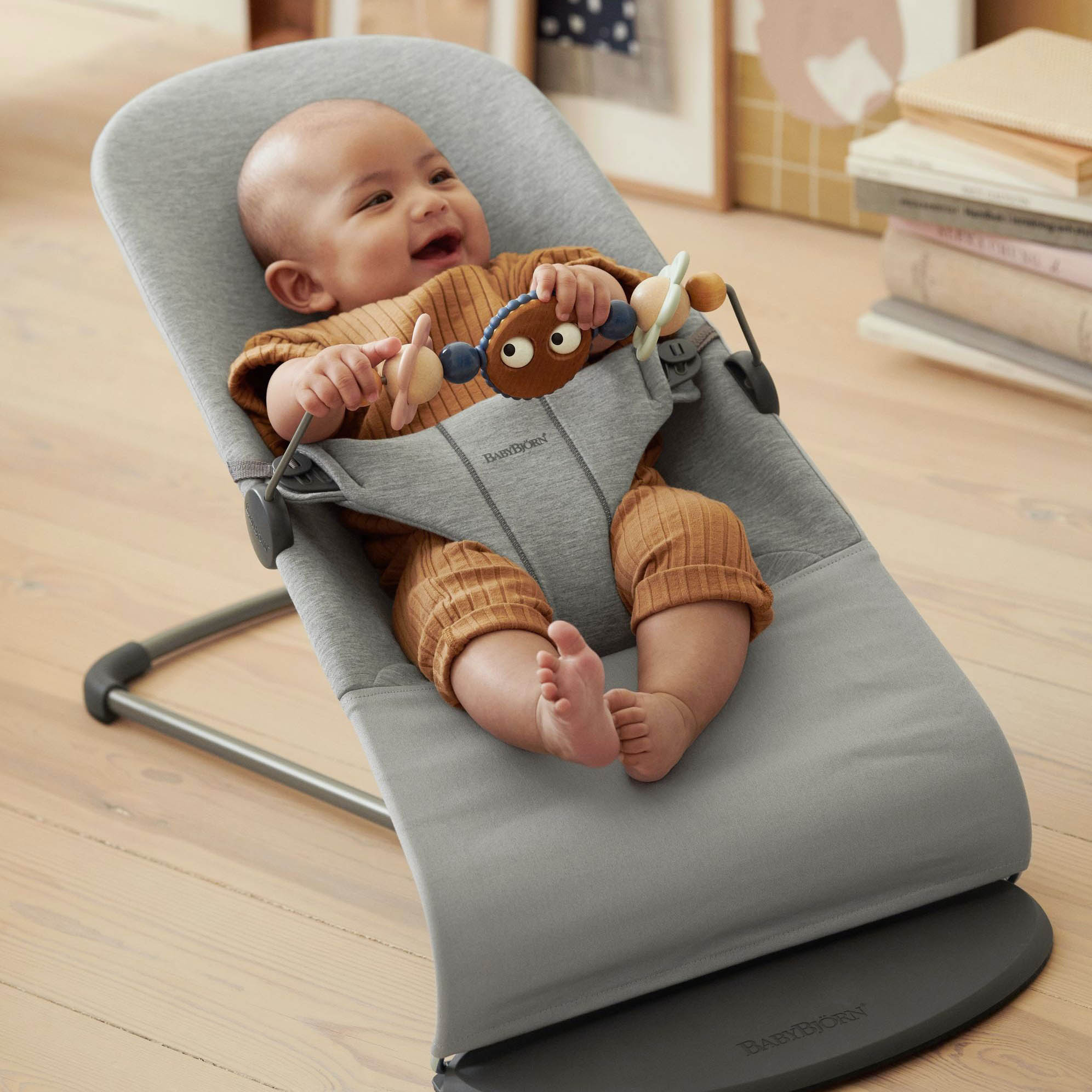BabyBjorn, zabawka do leżaczka BALANCE Googly Eyes Pastels BabyBjorn, zabawka do leżaczka BALANCE Googly Eyes Pastels